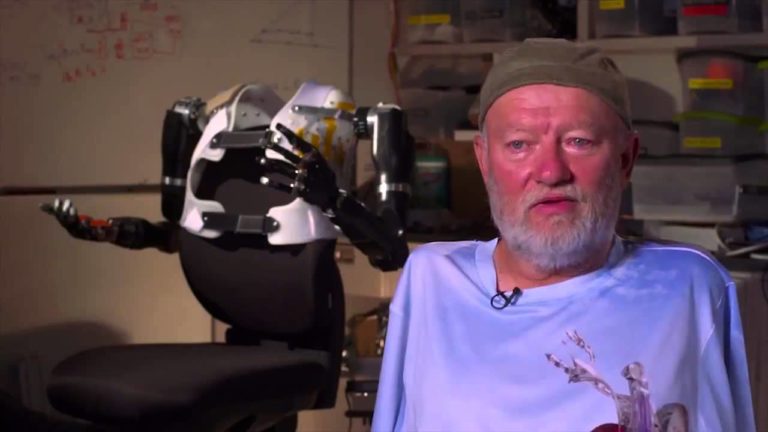 Les Baugh, le premier cyborg au monde