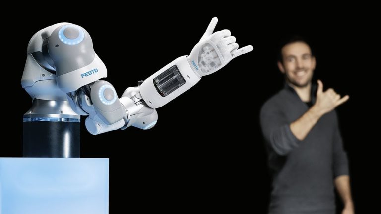 BionicSoftHand, la main robotique extrêmement agile de Festo