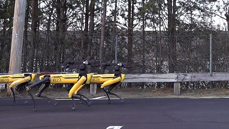 Le robot SpotMini de Boston Dynamics est capable de tracter un véhicule